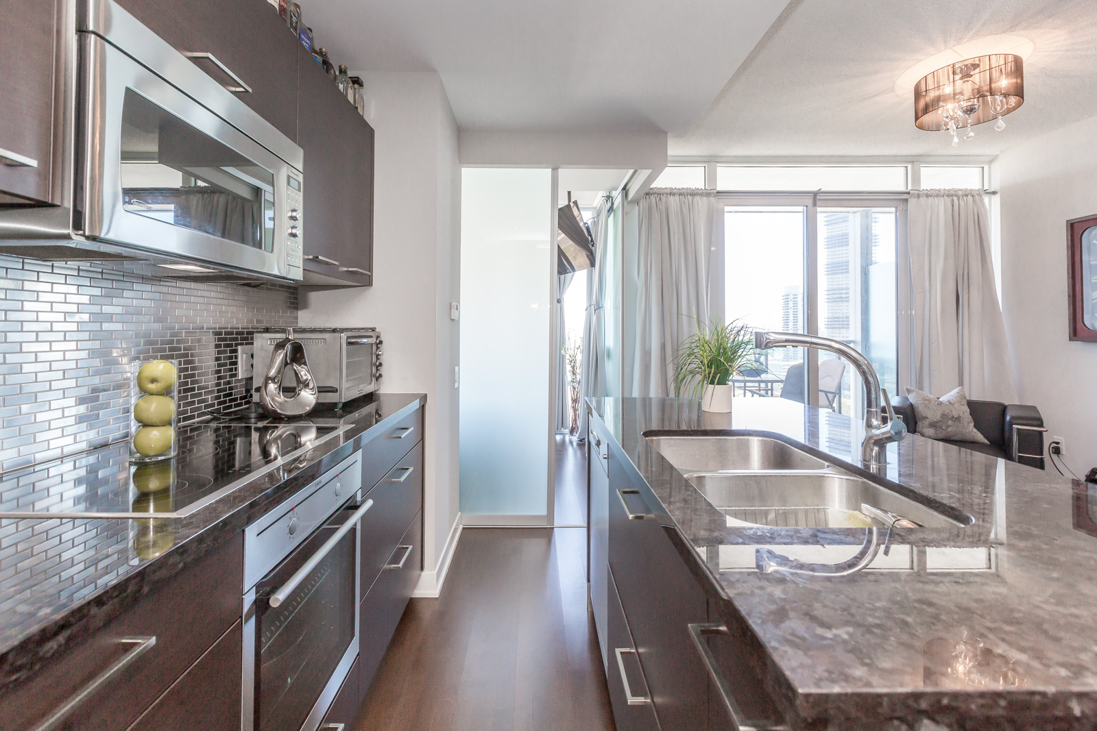 90 Park Lawn Rd #2010 Toronto Real Estate - The Matthew Fernandes Team