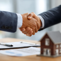 How Bridge Financing Actually Works During Overlap Sales