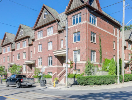 2292 Queen St East