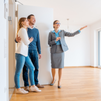 Tenants Have to Allow Showings in Oakville, Landlord Showing Off Property