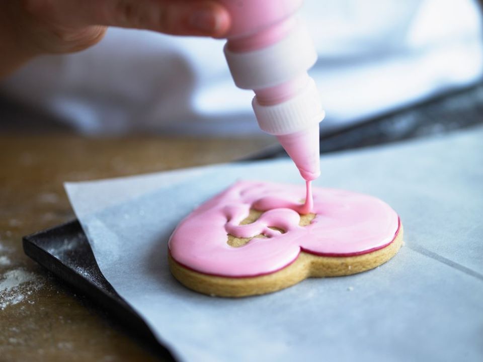Quest for Cakes Bakery Cookie Decorating with Elsa